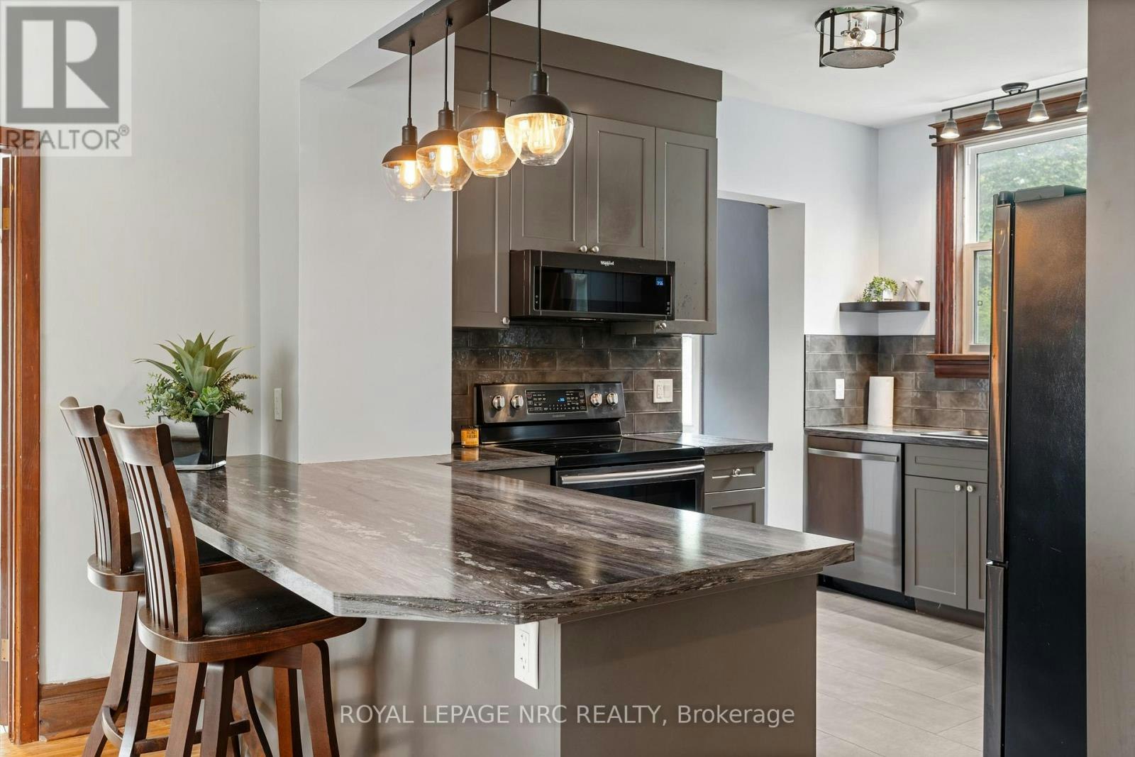 167 Pleasant Avenue, St. Catharines, ON, L2R 1Y6 - 13