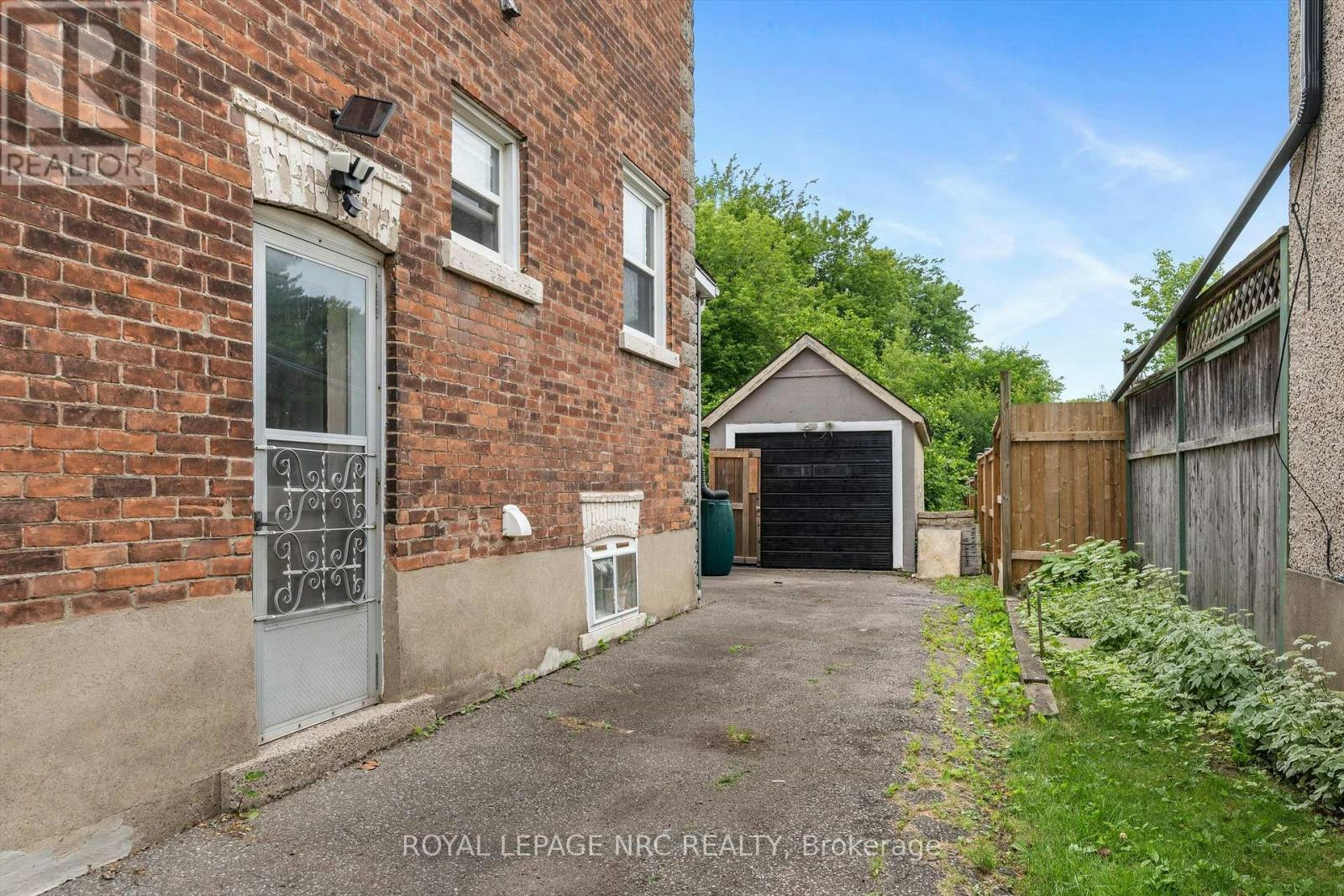 167 Pleasant Avenue, St. Catharines, ON, L2R 1Y6 - 38