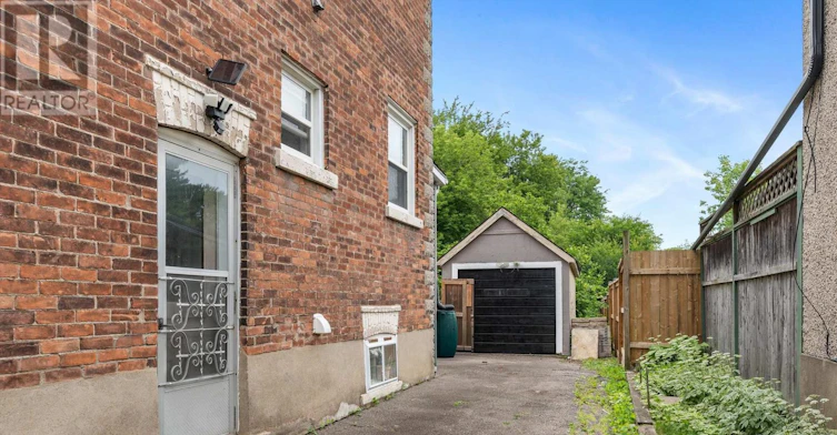 167 Pleasant Avenue, St. Catharines, ON, L2R 1Y6 - 38