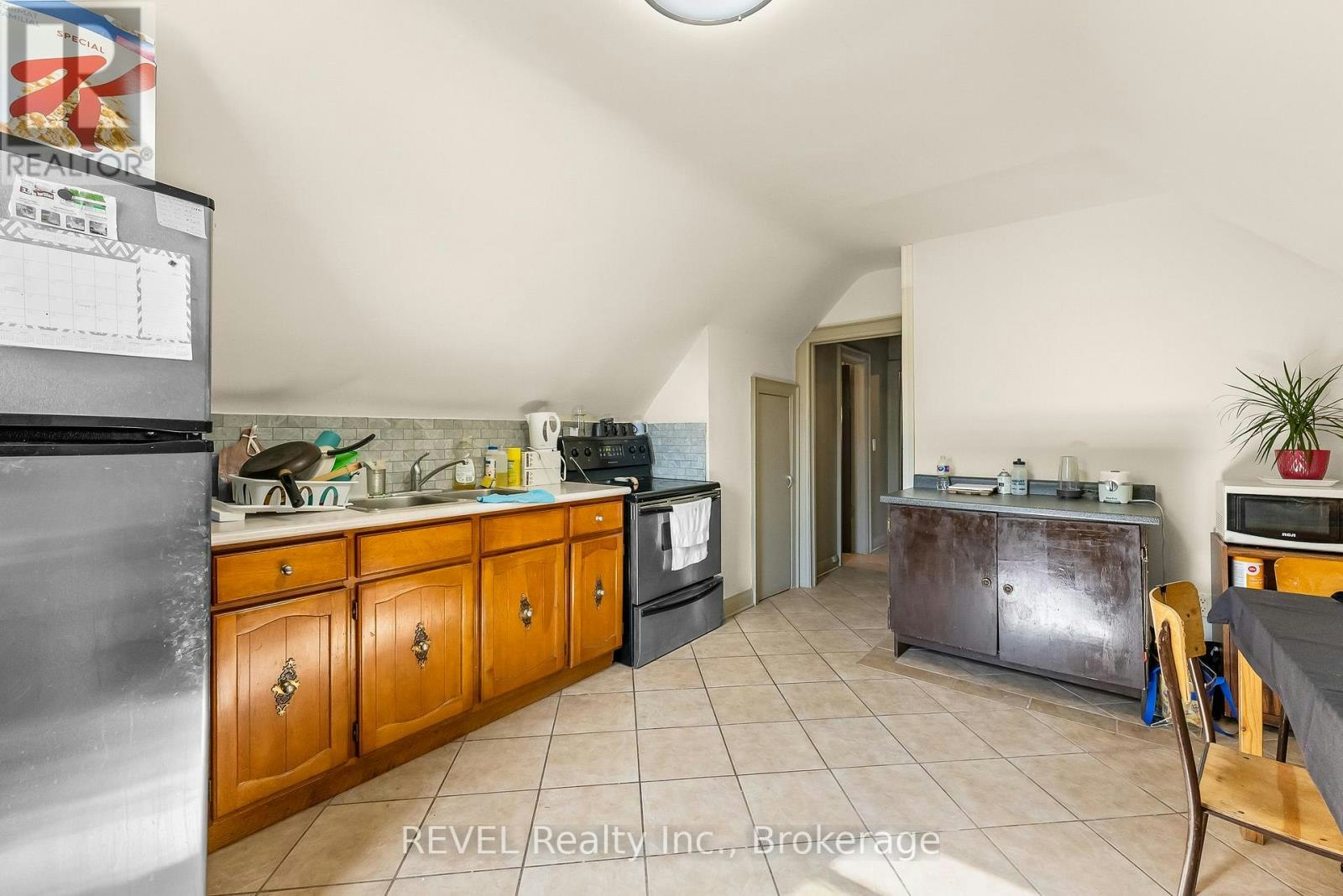 UPPER-28 Division Street, St. Catharines, ON, L2R 3G2 - 4
