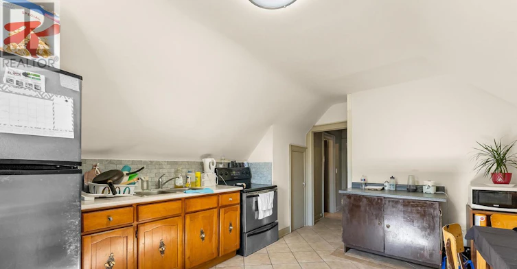 UPPER-28 Division Street, St. Catharines, ON, L2R 3G2 - 4