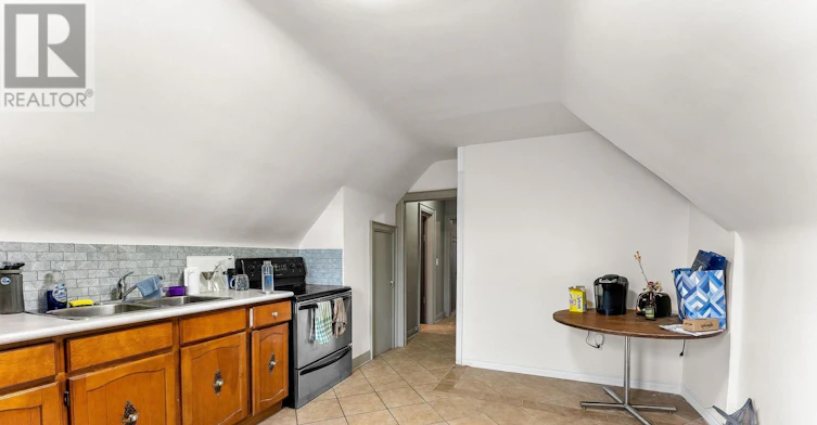 UPPER-28 Division Street, St. Catharines, ON, L2R 3G2 - 11