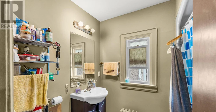 UPPER-28 Division Street, St. Catharines, ON, L2R 3G2 - 5