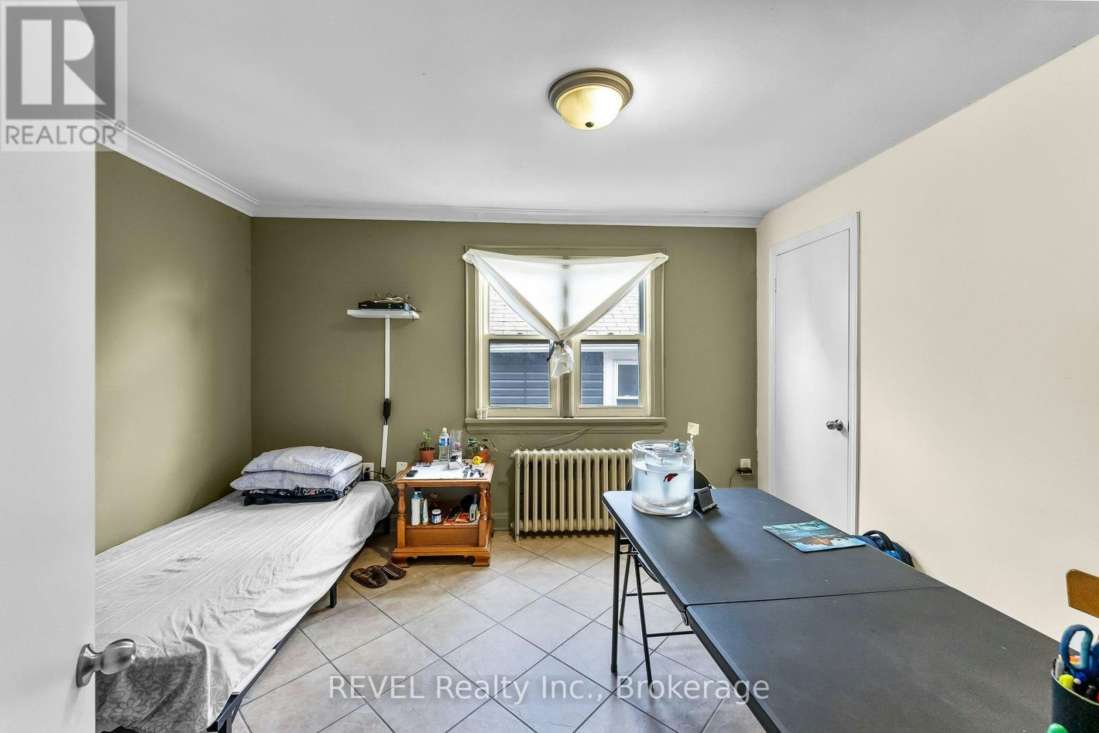UPPER-28 Division Street, St. Catharines, ON, L2R 3G2 - 7