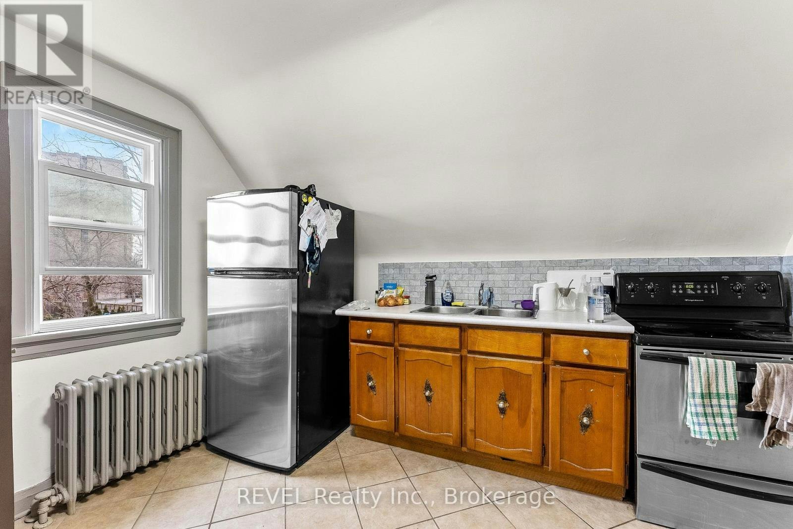 UPPER-28 Division Street, St. Catharines, ON, L2R 3G2 - 10