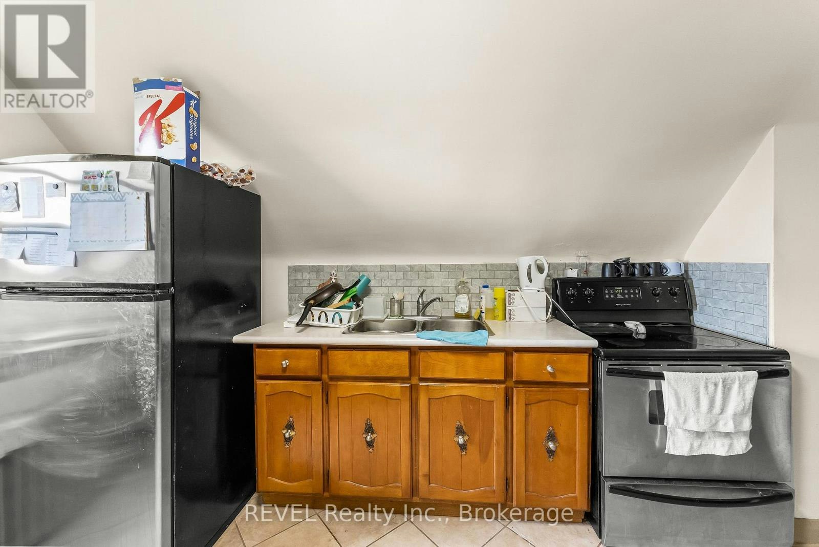 UPPER-28 Division Street, St. Catharines, ON, L2R 3G2 - 8