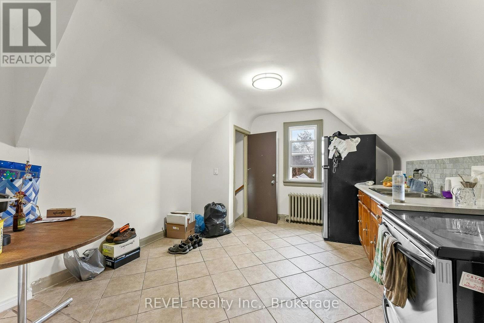 UPPER-28 Division Street, St. Catharines, ON, L2R 3G2 - 9