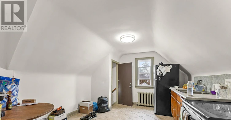 UPPER-28 Division Street, St. Catharines, ON, L2R 3G2 - 9