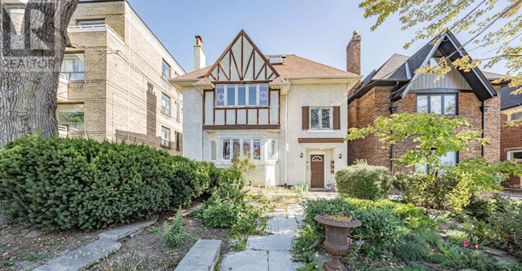 FIRST Floor 889 Avenue Road, Toronto, ON, M5P 2K7