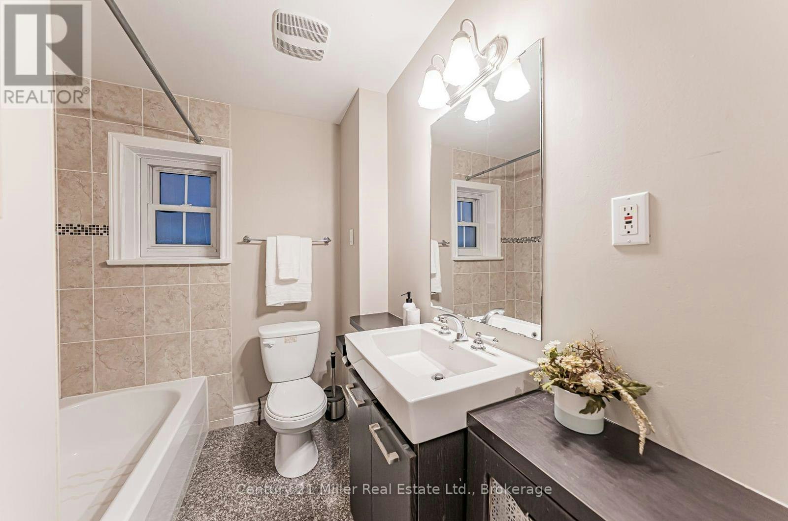 FIRST Floor 889 Avenue Road, Toronto, ON, M5P 2K7 - 18