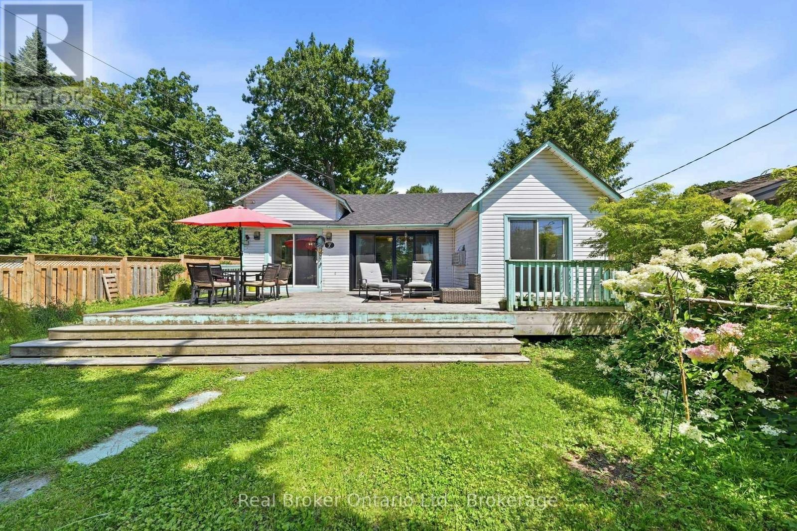 7 Oliver Drive, Tiny, ON, L0L 2J0