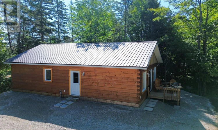 135 Lakeshore Road