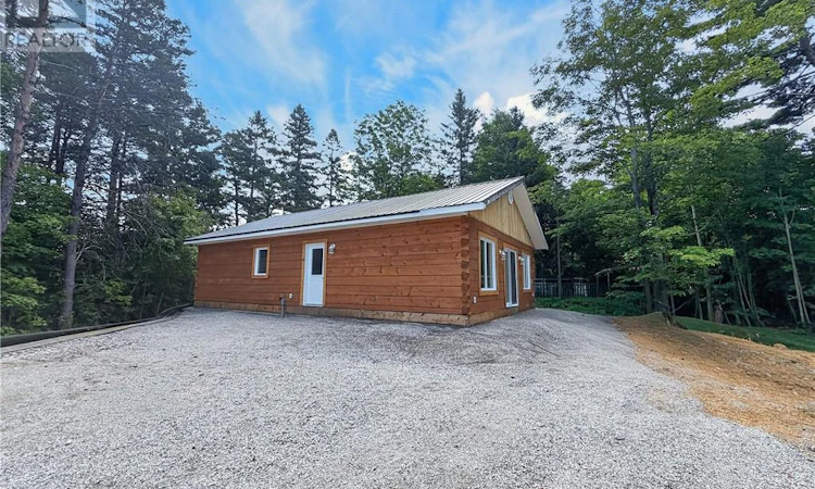 135 Lakeshore Road