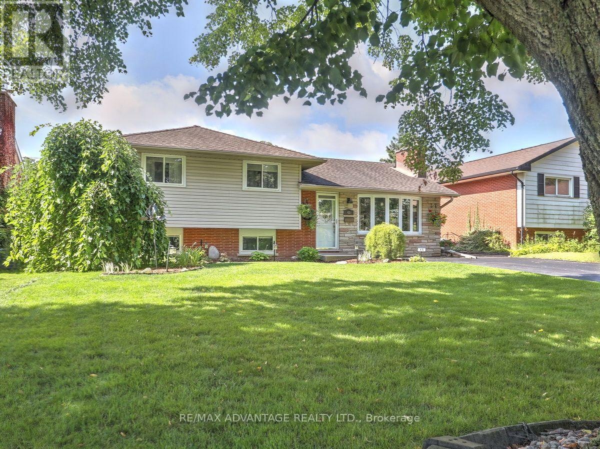 45 Agincourt Gardens, London, ON, N5Z 4E5