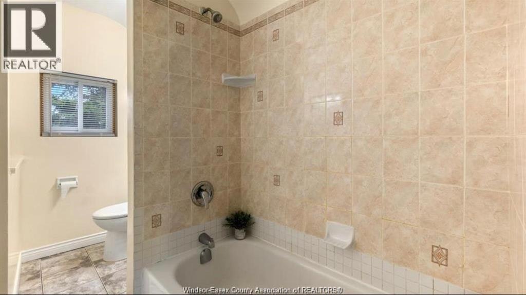 MAIN-329 Pierre Avenue, Windsor, ON, N9A 2J7 - 12