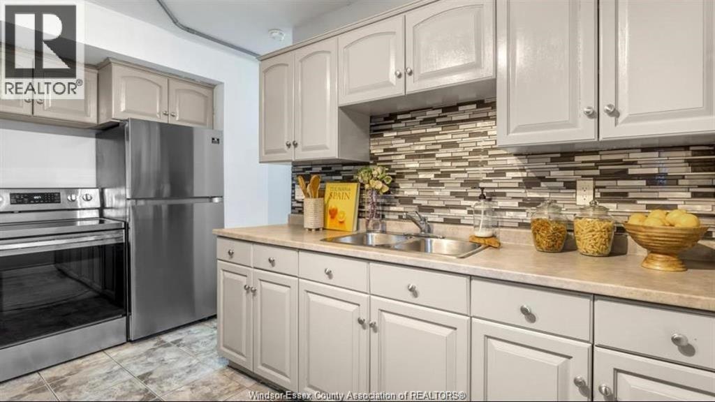 MAIN-329 Pierre Avenue, Windsor, ON, N9A 2J7 - 8