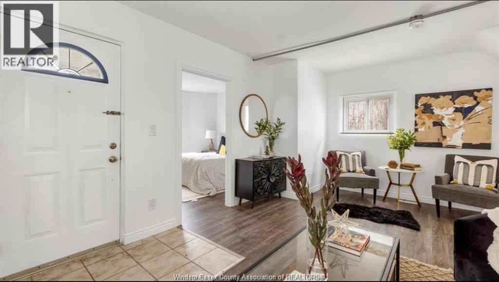 MAIN-329 Pierre Avenue, Windsor, ON, N9A 2J7 - 4