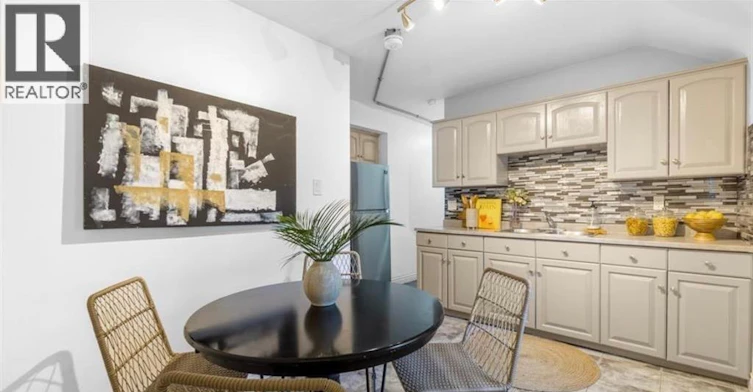 MAIN-329 Pierre Avenue, Windsor, ON, N9A 2J7 - 7