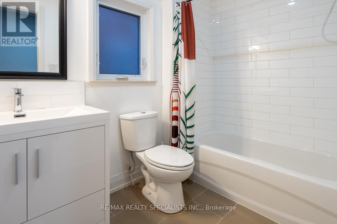1ST FLOOR-12 Wiltshire Avenue, Toronto, ON, M6N 2V9 - 11