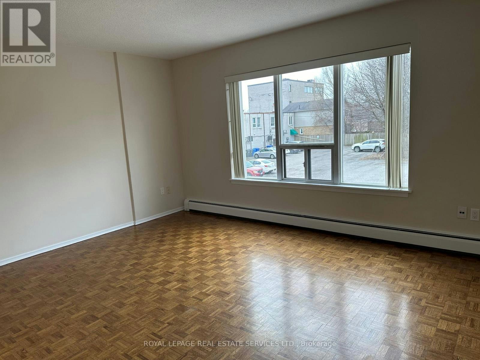 2-7 Mohawk Avenue, Mississauga, ON, L5G 3R5 - 2