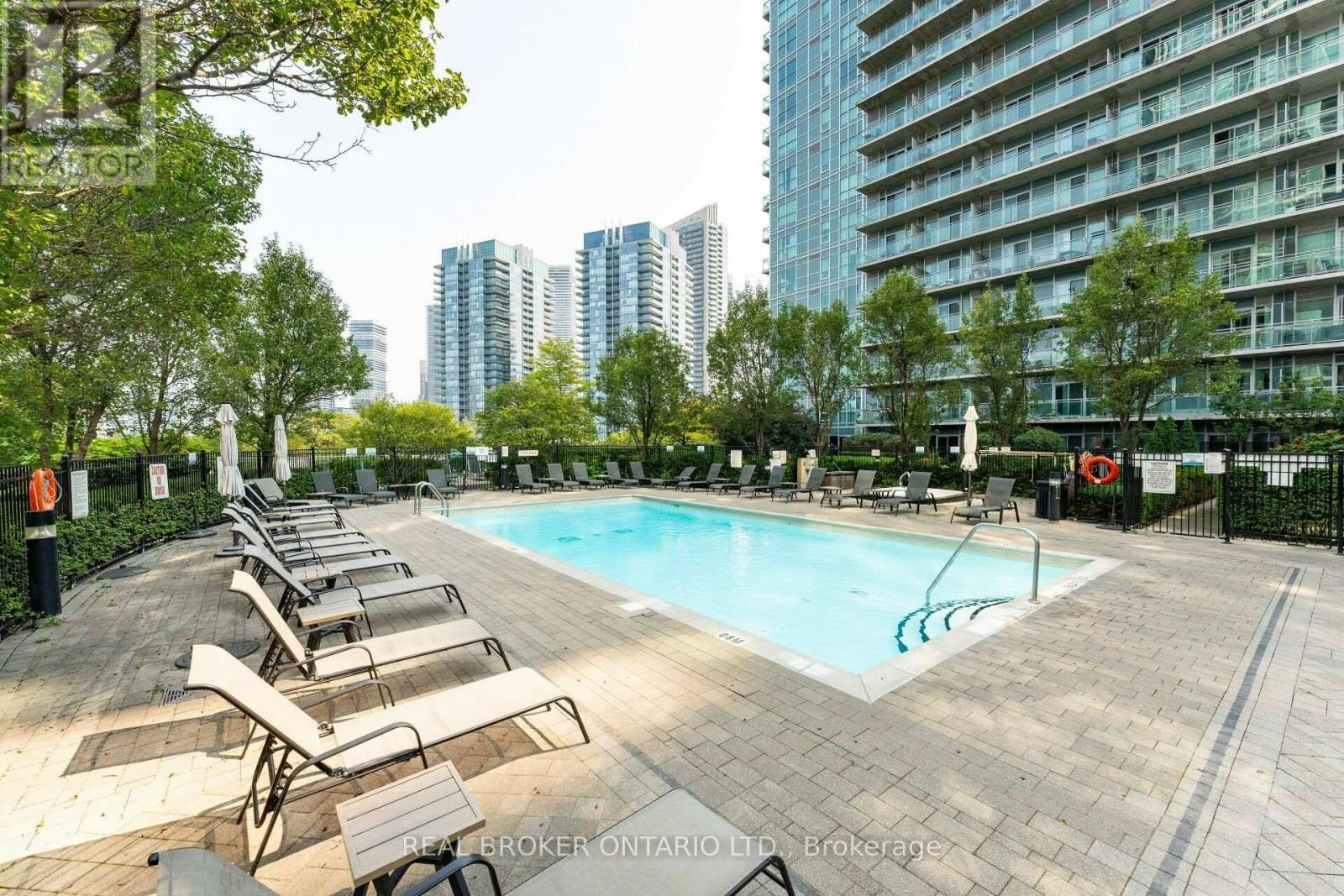 825-165 Legion Road N, Toronto, ON, M8Y 0B3 - 26