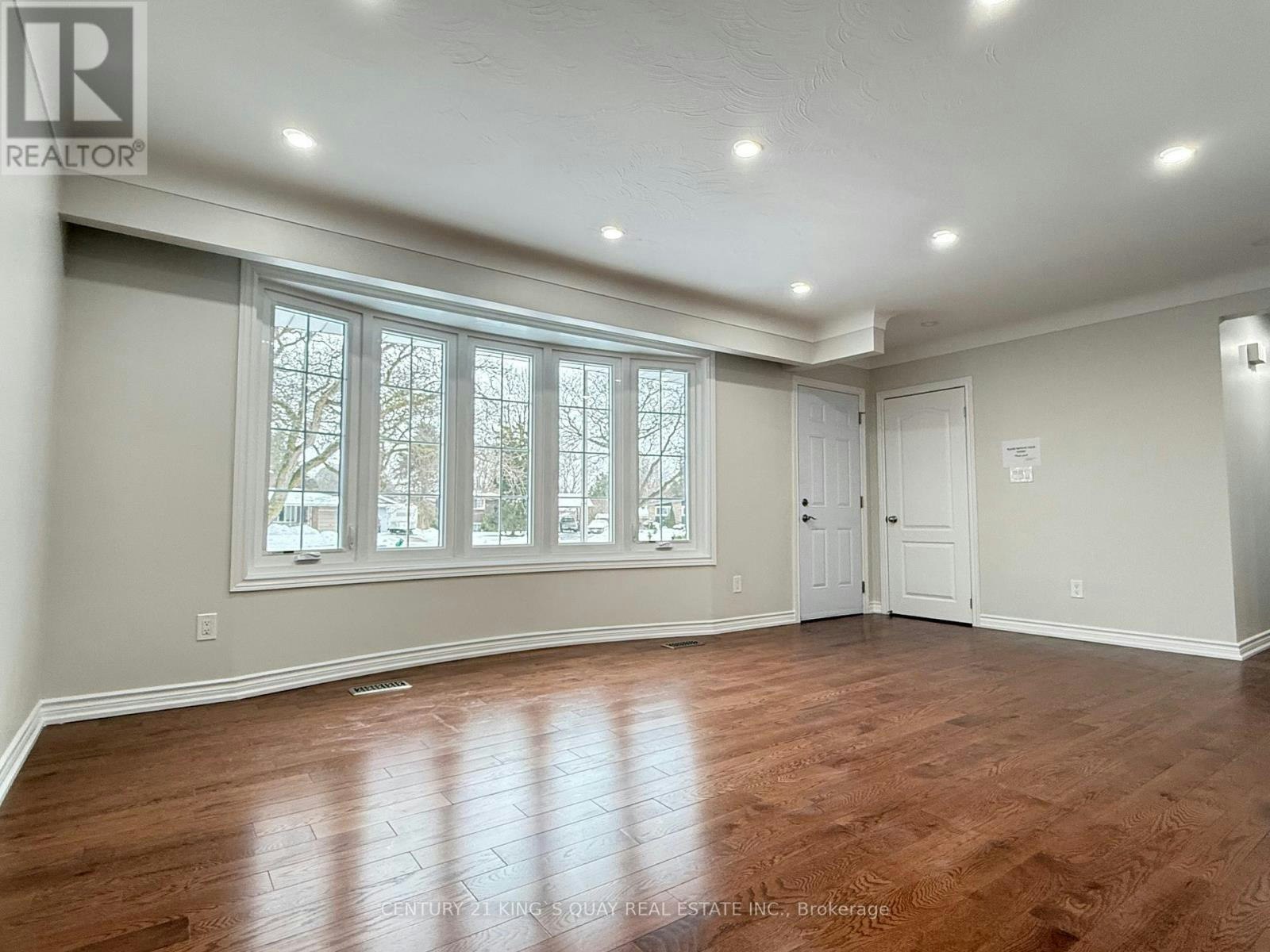 UPPER-4383 Petrie Court, Niagara Falls, ON, L2E 6L8 - 6