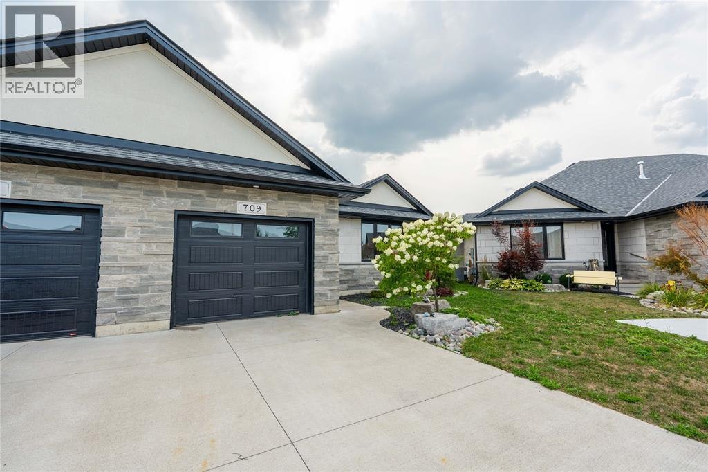 709 Ferdinands Crescent, Sarnia, ON, N7W 0B5 - 2
