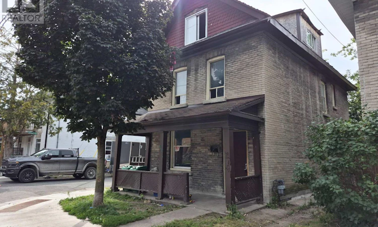 467 Albert Street