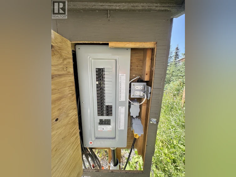 8541 Little Fort 24 Highway, Bridge Lake, BC, V0K 1X3 - 9