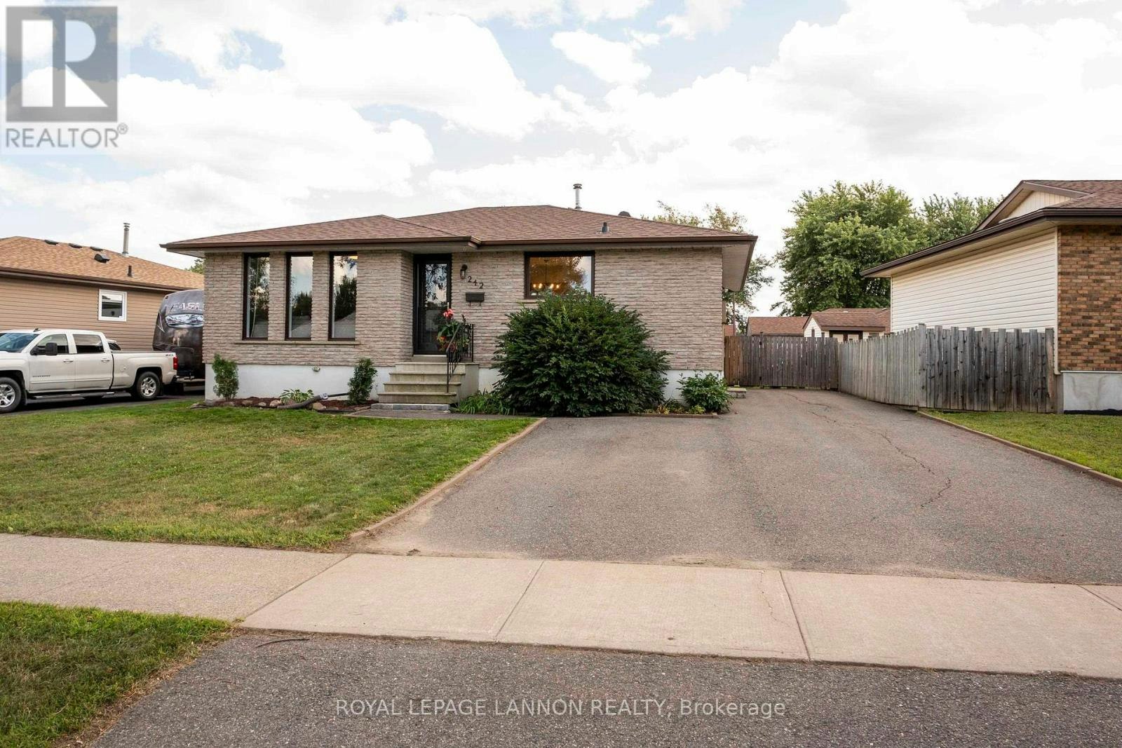 242 Fanshaw Street, Thunder Bay, ON, P7C 5V1