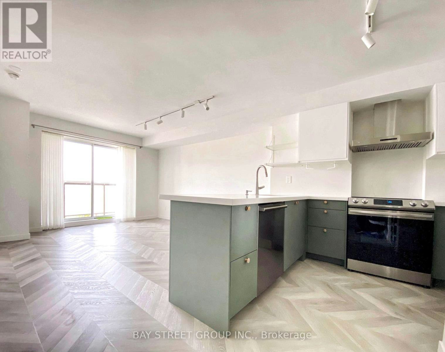 402-140 Bathurst Street, Toronto, ON, M5V 3N8