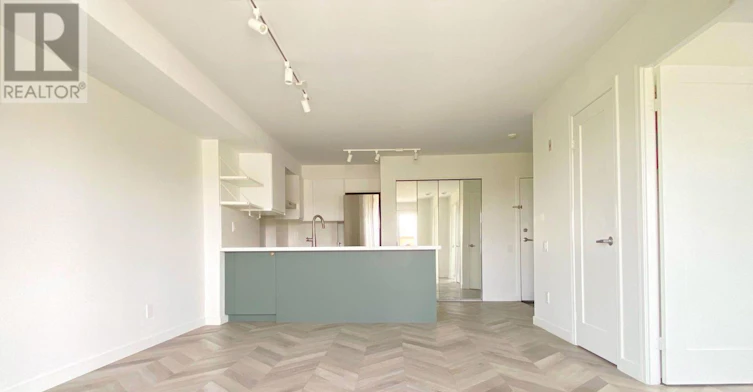 402-140 Bathurst Street, Toronto, ON, M5V 3N8 - 2