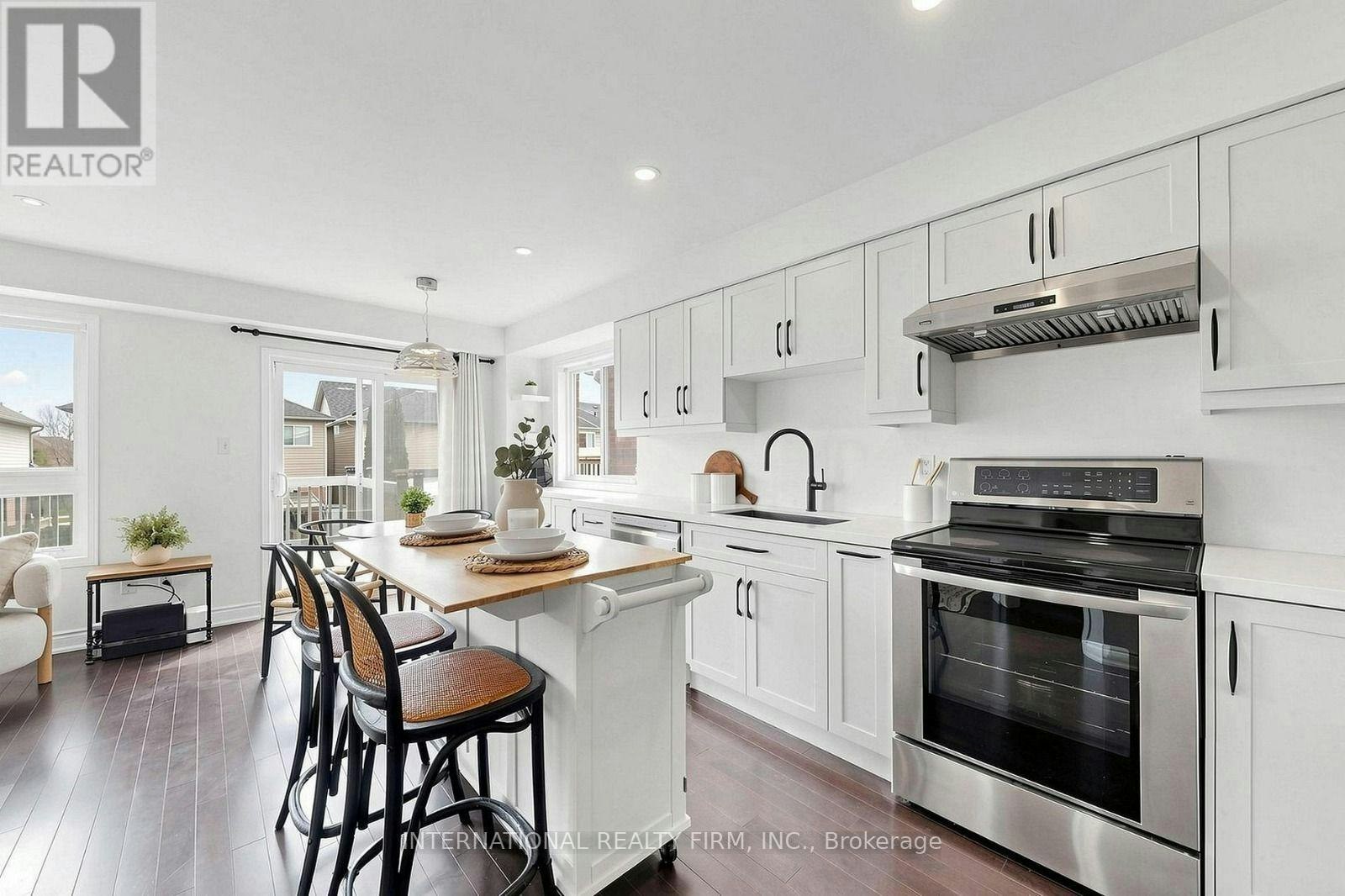 50 Shenandoah Drive, Whitby, ON, L1P 1T3 - 9