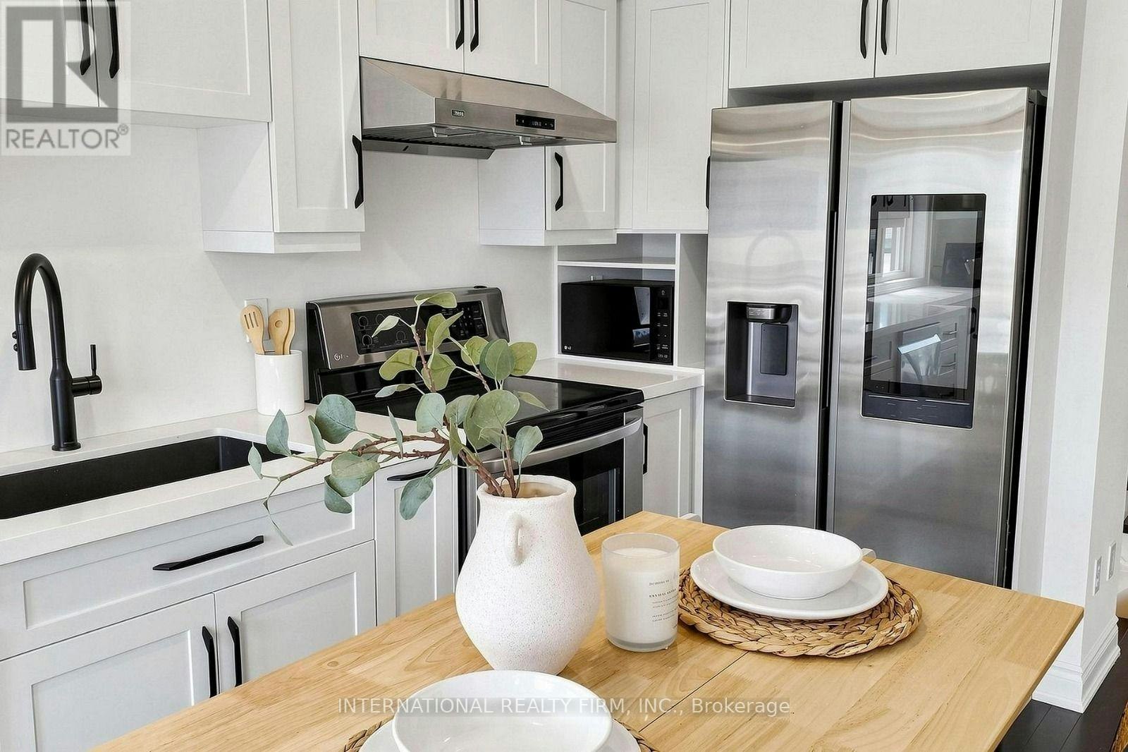 50 Shenandoah Drive, Whitby, ON, L1P 1T3 - 12