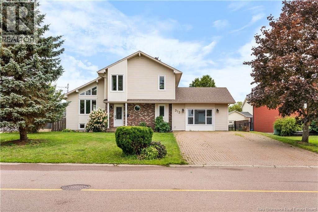313 Gaspé, Dieppe, NB, E1A 6C6