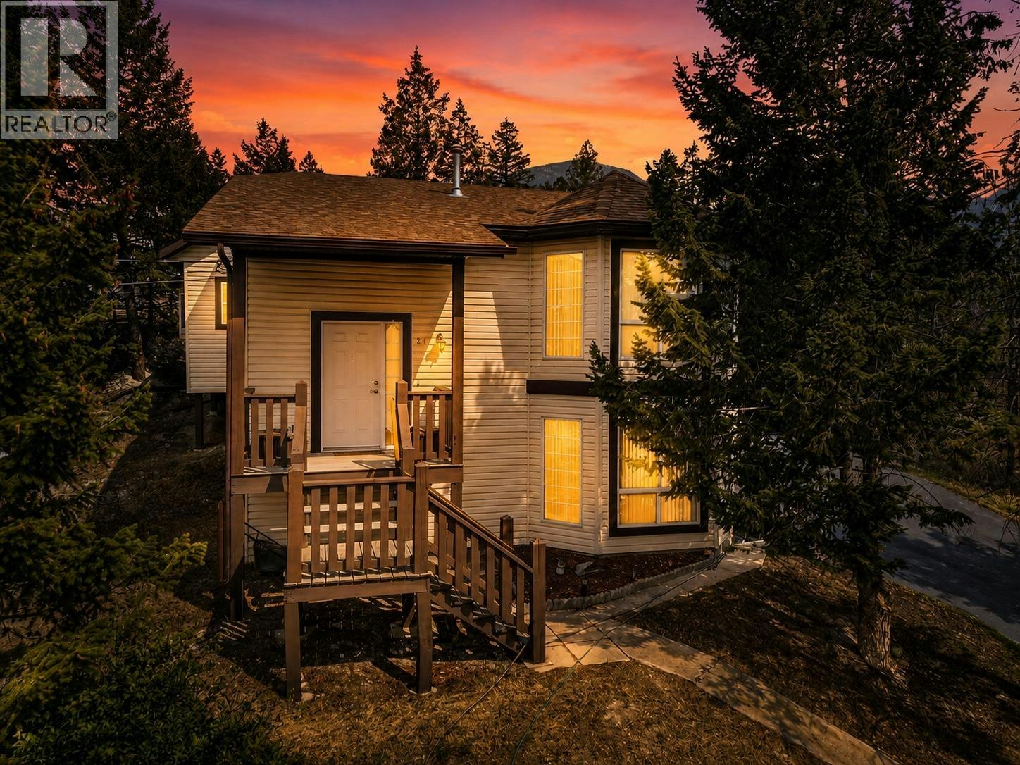 20B Wolf Crescent, Windermere, BC, V0A 1K2
