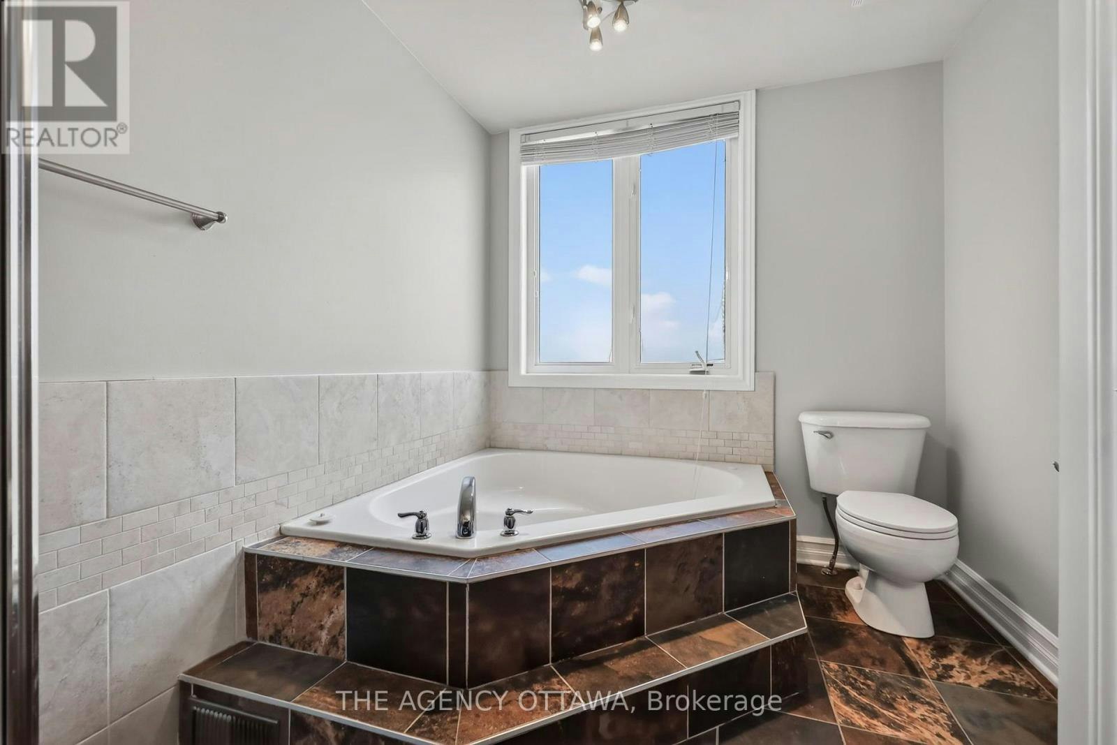 203-711 Churchill Avenue N, Ottawa, ON, K1Z 7J9 - 29