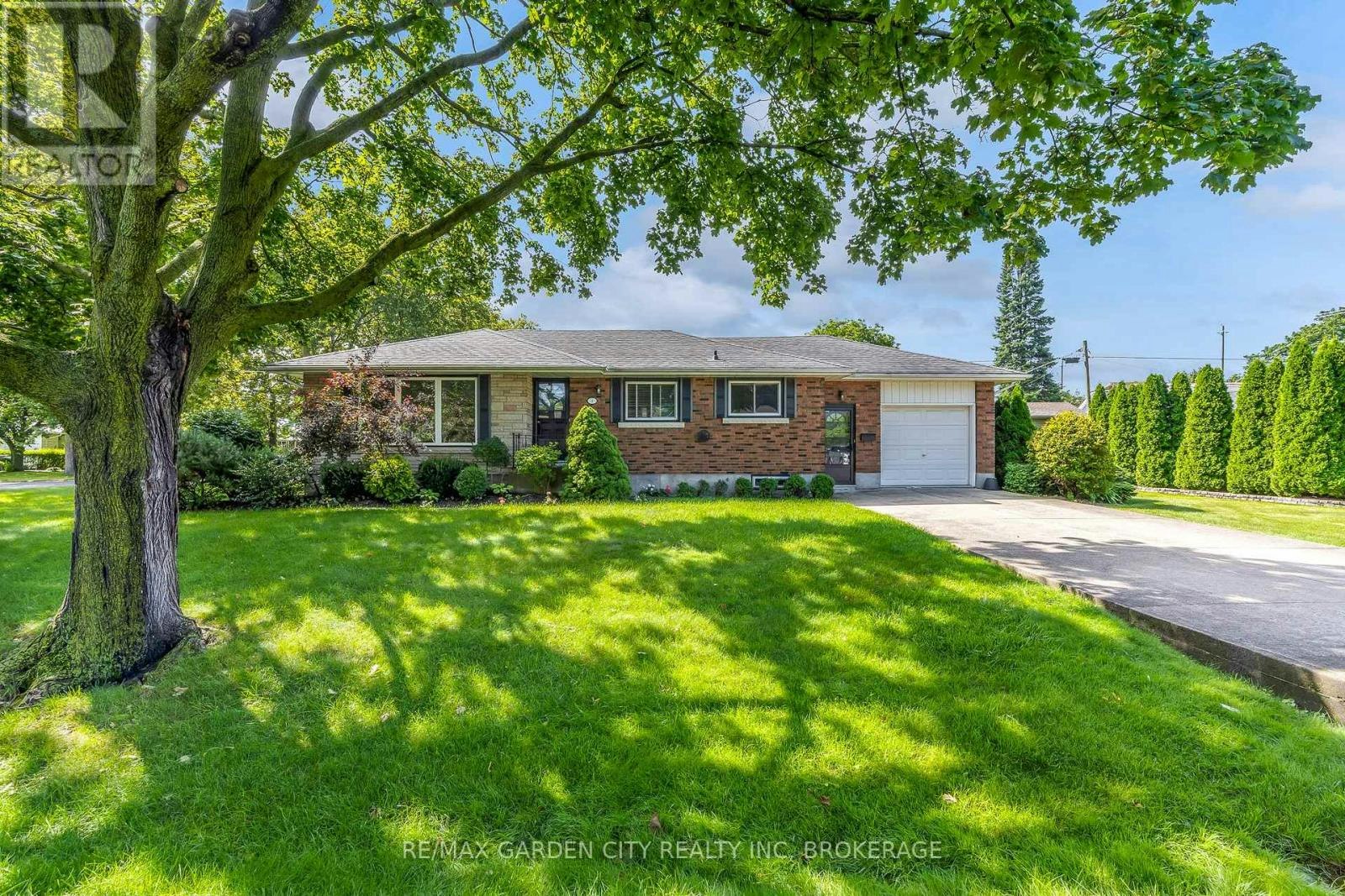 4 Regina Avenue, St. Catharines, ON, L2M 3G6