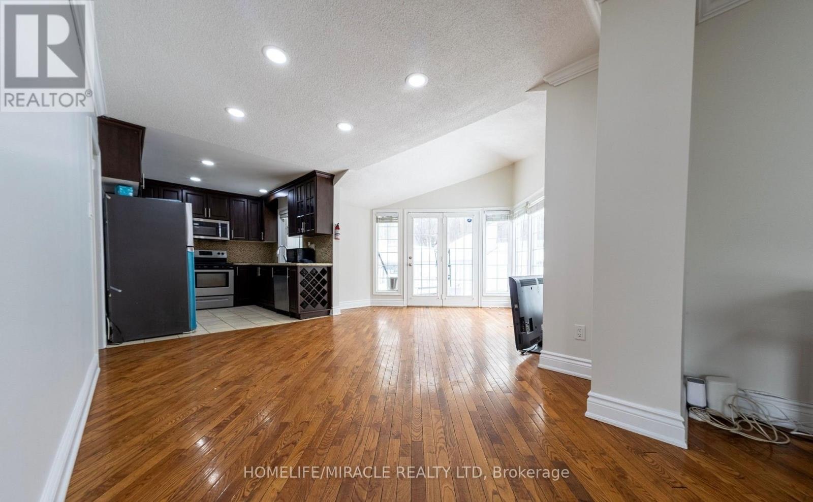60 Centre Street, Brampton, ON, L6W 2X8 - 7