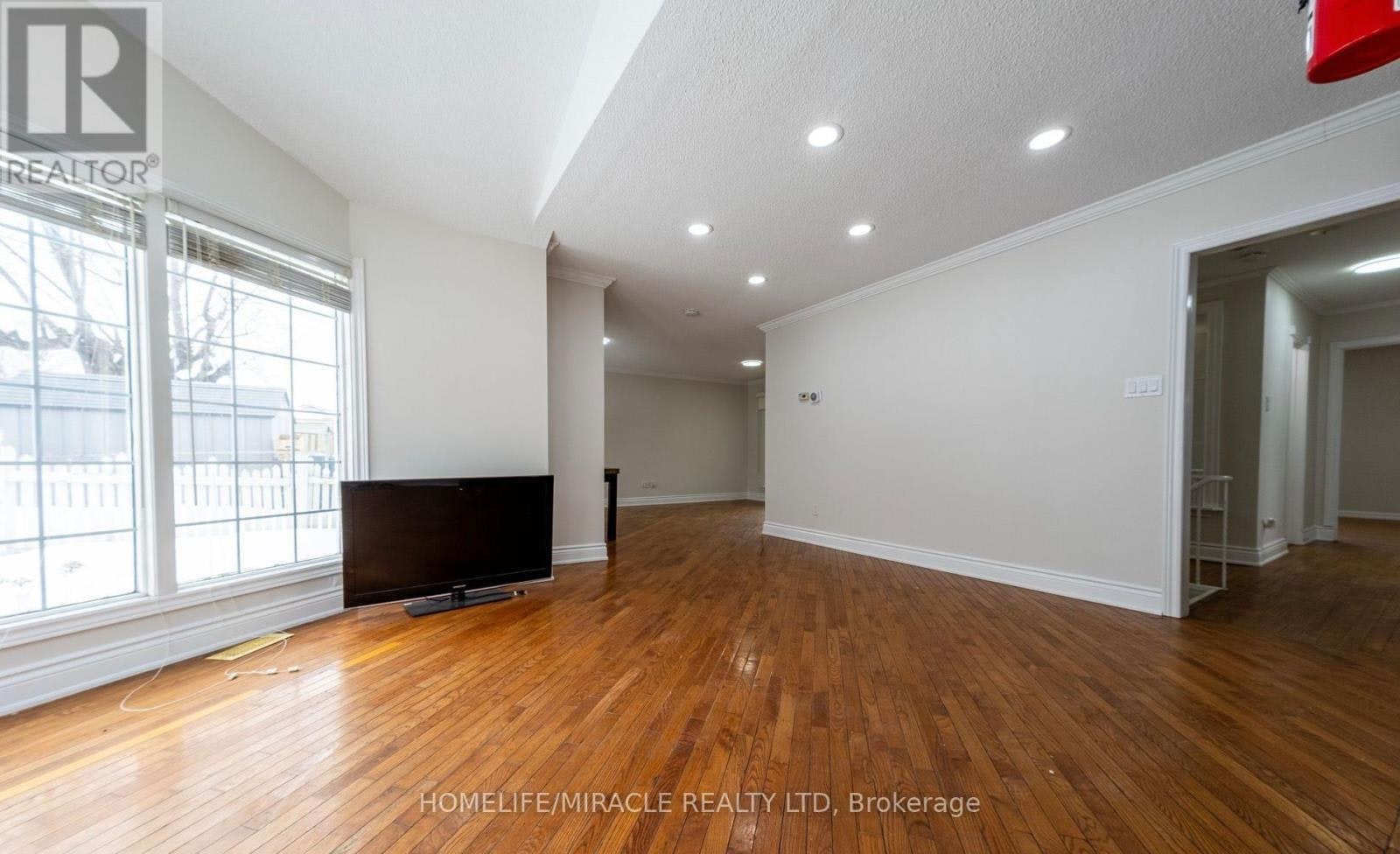 60 Centre Street, Brampton, ON, L6W 2X8 - 8