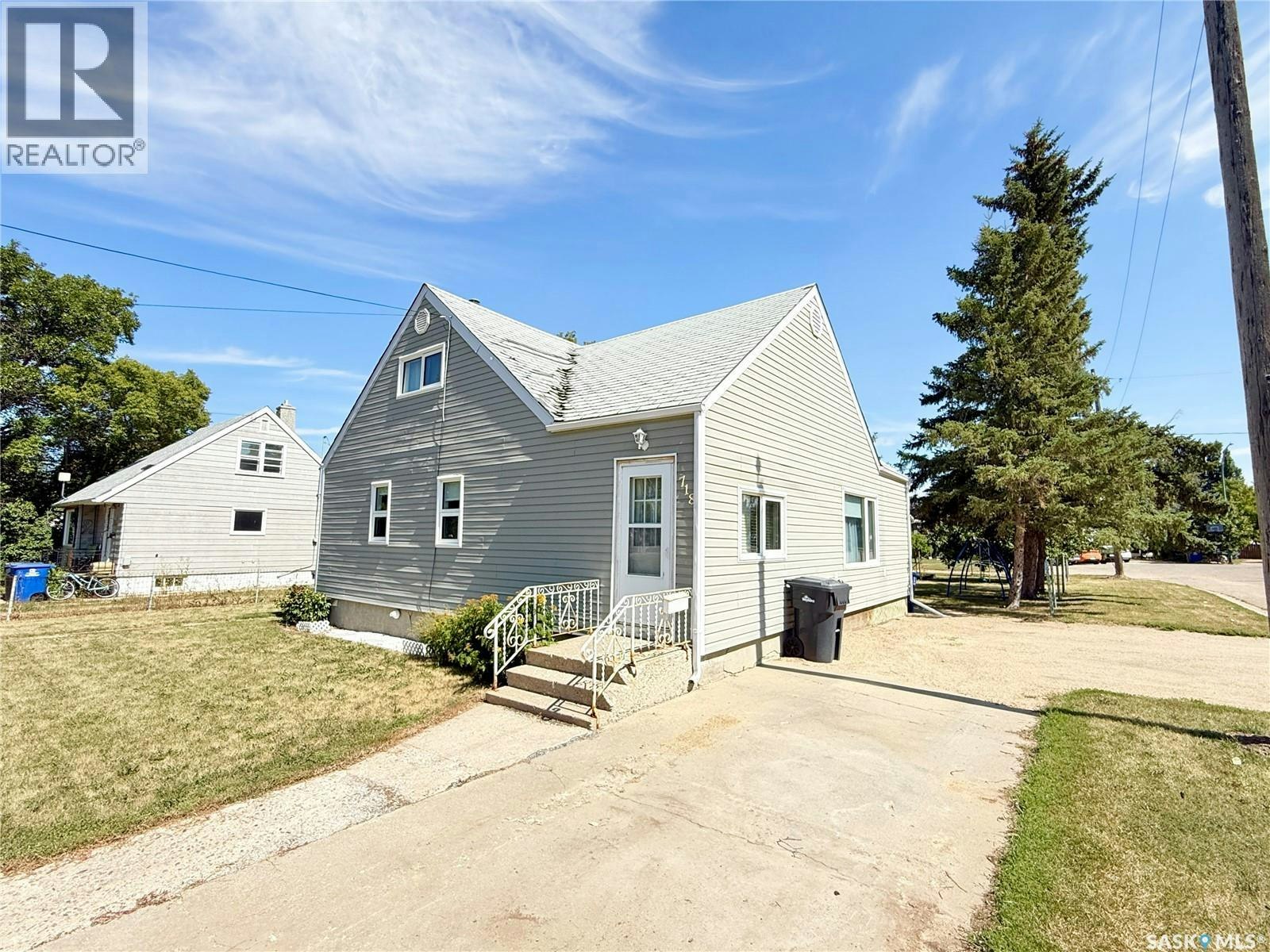 718 4th Street S, Weyburn, SK, S4H 2G3