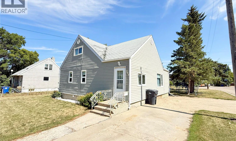 718 4th Street S