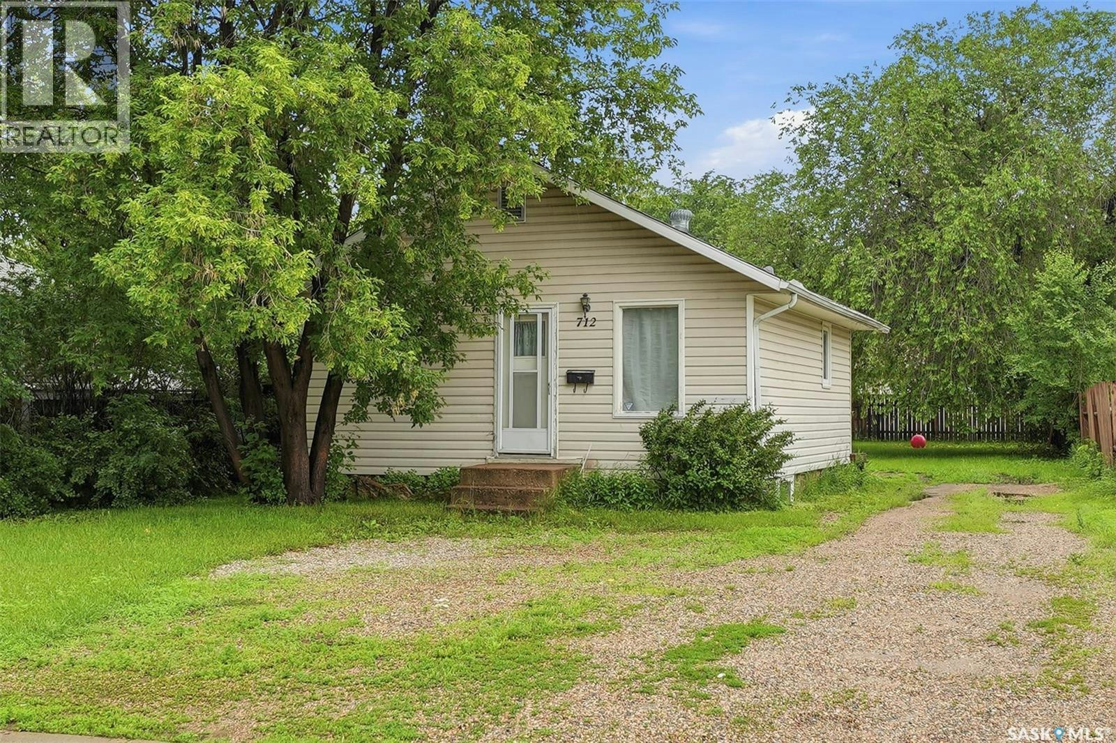 712 5th Street E, Prince Albert, SK, S6V 0M4