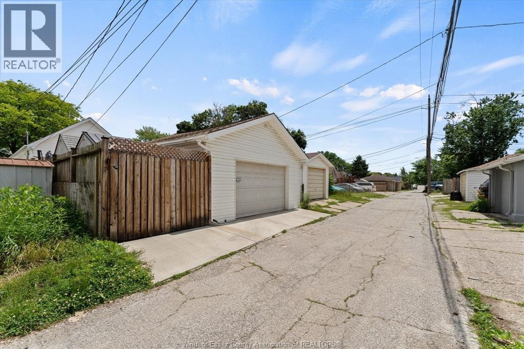 1215 Lincoln Road, Windsor, ON, N8Y 2H9 - 29