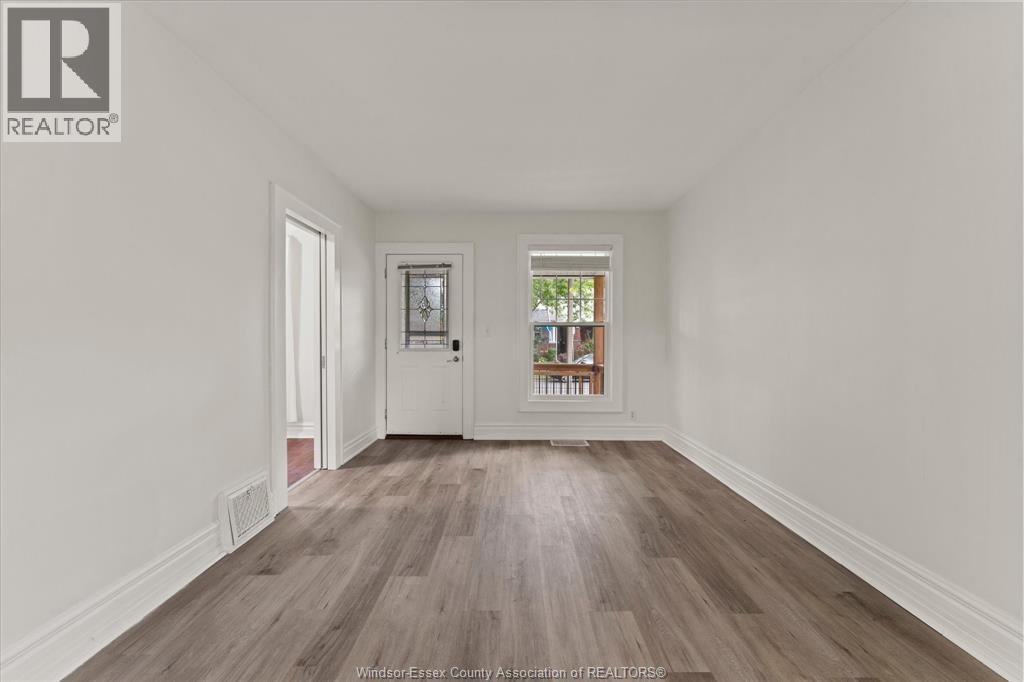 1215 Lincoln Road, Windsor, ON, N8Y 2H9 - 2