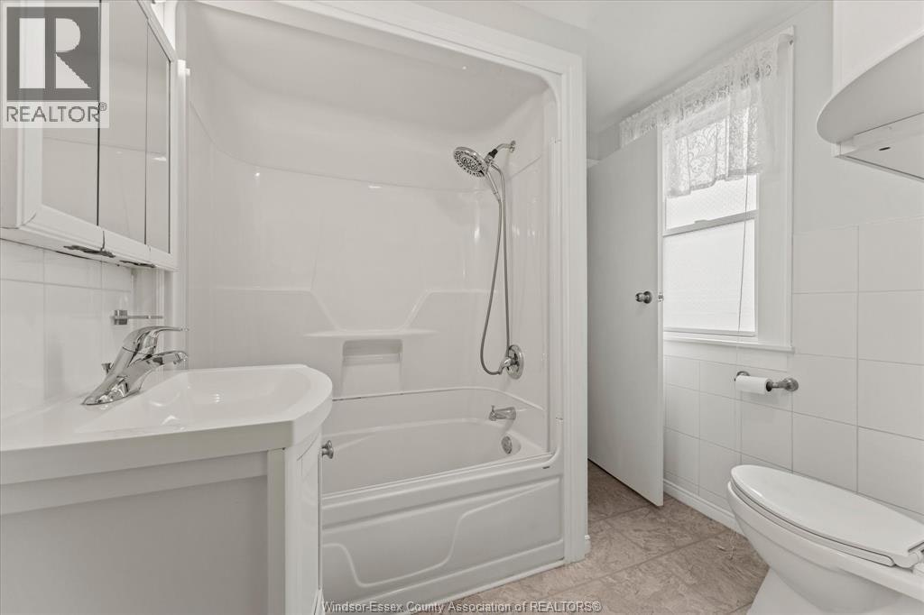 1215 Lincoln Road, Windsor, ON, N8Y 2H9 - 14