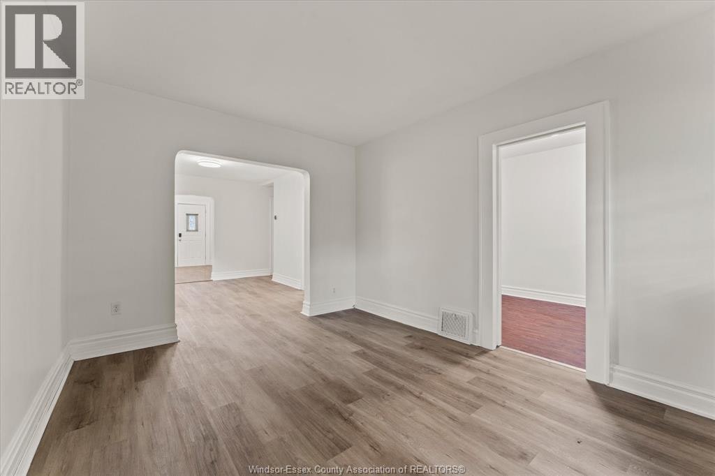 1215 Lincoln Road, Windsor, ON, N8Y 2H9 - 4