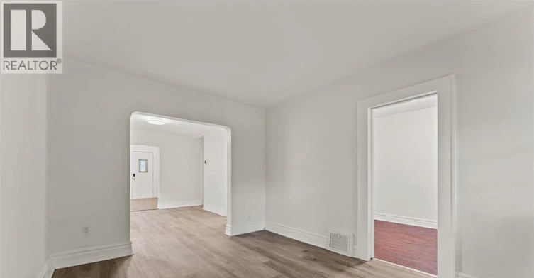 1215 Lincoln Road, Windsor, ON, N8Y 2H9 - 4
