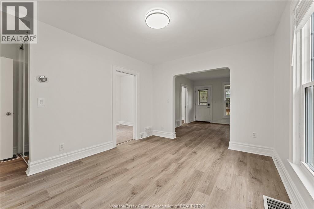 1215 Lincoln Road, Windsor, ON, N8Y 2H9 - 9