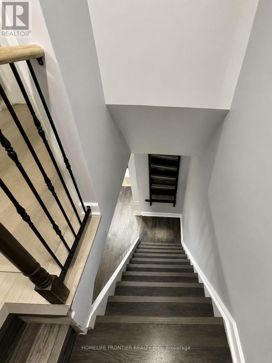 49 Red Robin Way, Toronto, ON, M2R 3K6 - 7